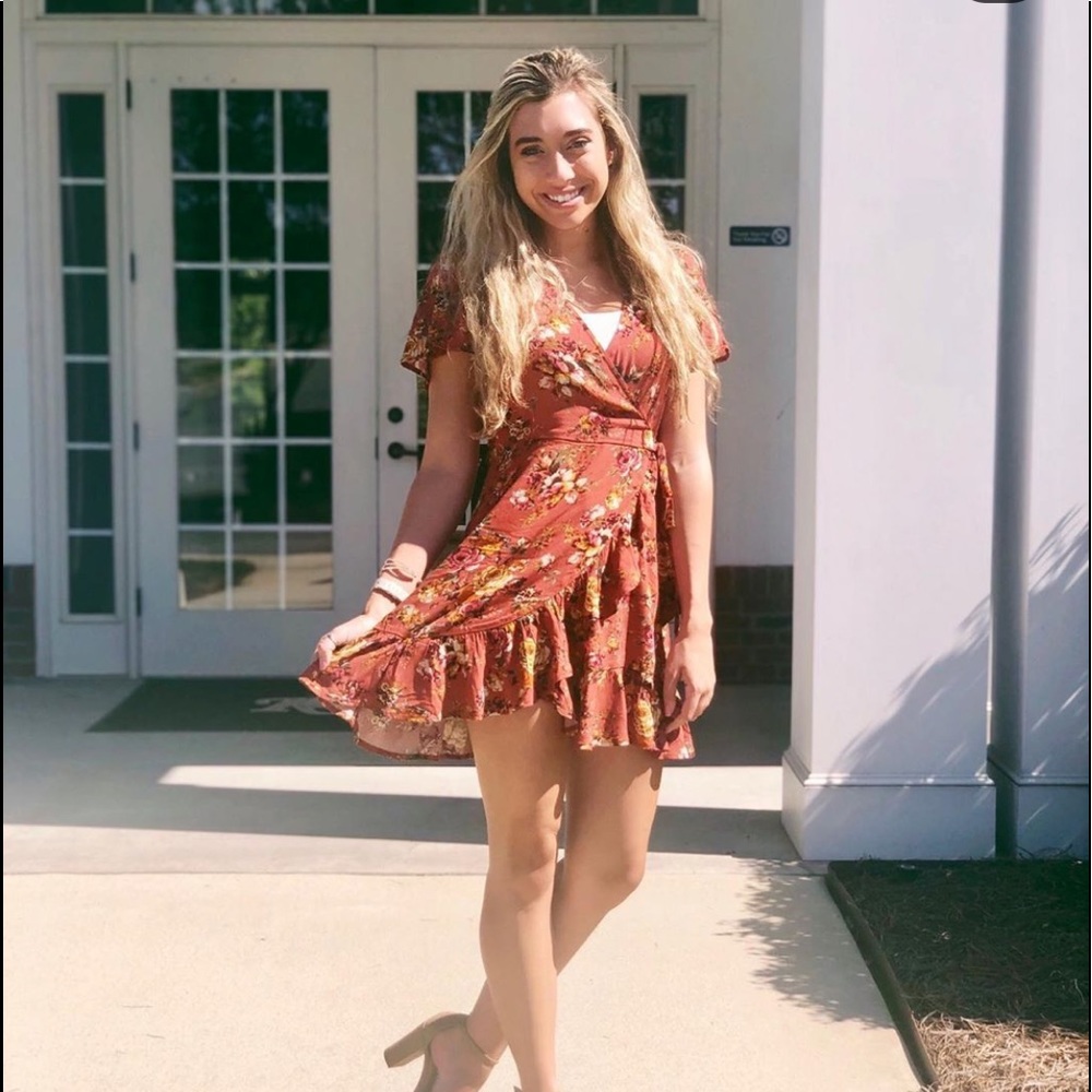 Dress - Picture 2 of 4